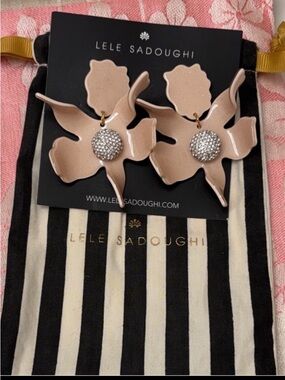 NWT Lele Sadoughi Crystal Lily Blush Floral Earrings